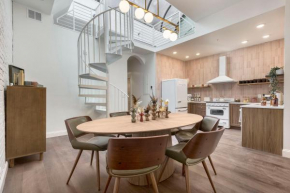 Skyline Bourbon Loft by Hollyhock Suites 5 Bedrooms-2 baths With Soaking Tub